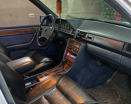 Белый Мерседес Е-Класс, объемом двигателя 2 л и пробегом 467 тыс. км за 3500 $, фото 31 на Automoto.ua