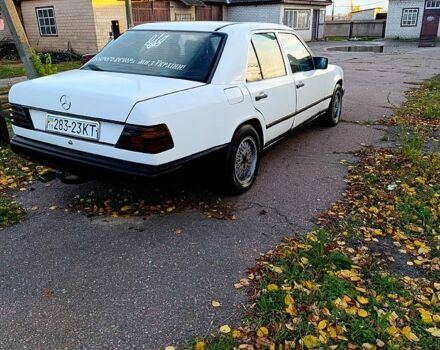 Белый Мерседес Е-Класс, объемом двигателя 2 л и пробегом 250 тыс. км за 1850 $, фото 11 на Automoto.ua