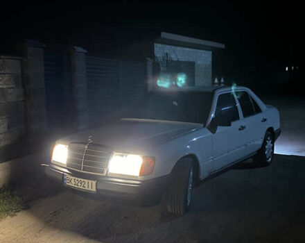 Белый Мерседес Е-Класс, объемом двигателя 2 л и пробегом 467 тыс. км за 3500 $, фото 24 на Automoto.ua