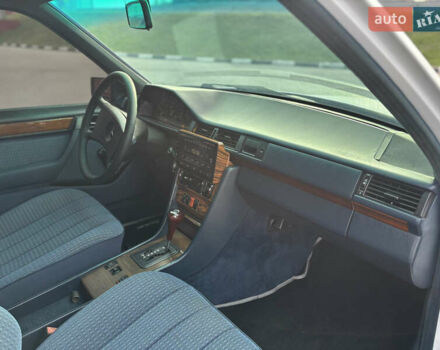 Білий Мерседес Е-Клас, об'ємом двигуна 2.6 л та пробігом 476 тис. км за 5300 $, фото 15 на Automoto.ua