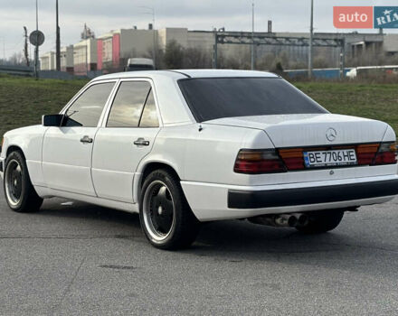 Белый Мерседес Е-Класс, объемом двигателя 2.6 л и пробегом 476 тыс. км за 5700 $, фото 5 на Automoto.ua