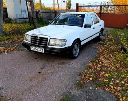 Белый Мерседес Е-Класс, объемом двигателя 2 л и пробегом 250 тыс. км за 1850 $, фото 13 на Automoto.ua