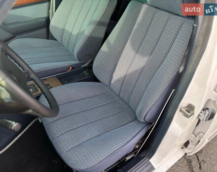 Белый Мерседес Е-Класс, объемом двигателя 2.6 л и пробегом 476 тыс. км за 5700 $, фото 7 на Automoto.ua