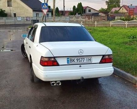 Белый Мерседес Е-Класс, объемом двигателя 2 л и пробегом 430 тыс. км за 2800 $, фото 7 на Automoto.ua