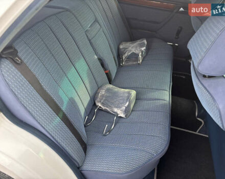 Белый Мерседес Е-Класс, объемом двигателя 2.6 л и пробегом 476 тыс. км за 5700 $, фото 13 на Automoto.ua