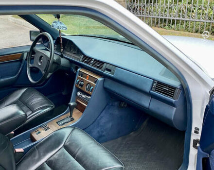 Белый Мерседес Е-Класс, объемом двигателя 2 л и пробегом 467 тыс. км за 3500 $, фото 21 на Automoto.ua