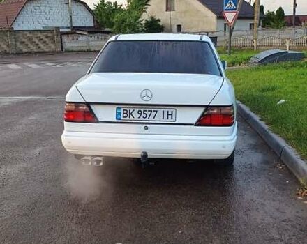 Белый Мерседес Е-Класс, объемом двигателя 2 л и пробегом 430 тыс. км за 2800 $, фото 1 на Automoto.ua