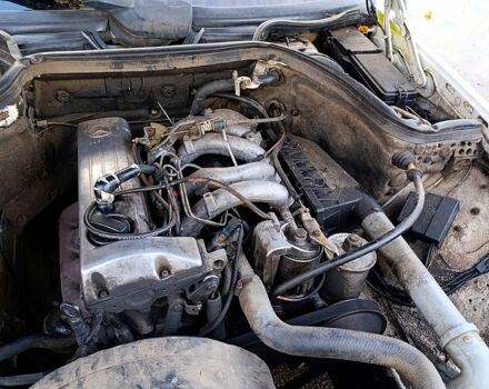 Белый Мерседес Е-Класс, объемом двигателя 2 л и пробегом 250 тыс. км за 1850 $, фото 9 на Automoto.ua