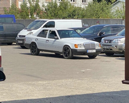 Белый Мерседес Е-Класс, объемом двигателя 2 л и пробегом 467 тыс. км за 3500 $, фото 2 на Automoto.ua