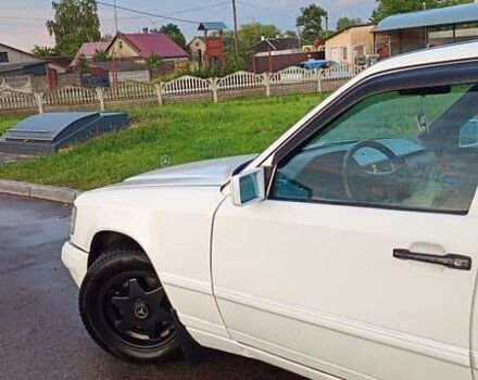 Белый Мерседес Е-Класс, объемом двигателя 2 л и пробегом 430 тыс. км за 2800 $, фото 3 на Automoto.ua