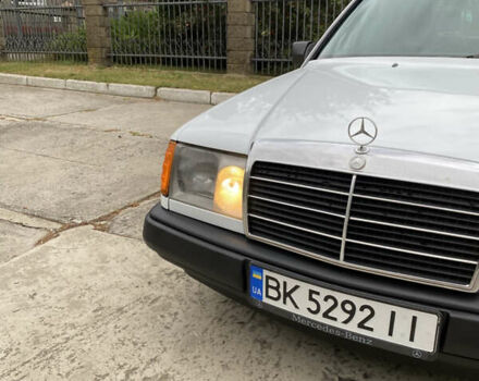 Белый Мерседес Е-Класс, объемом двигателя 2 л и пробегом 467 тыс. км за 3500 $, фото 12 на Automoto.ua