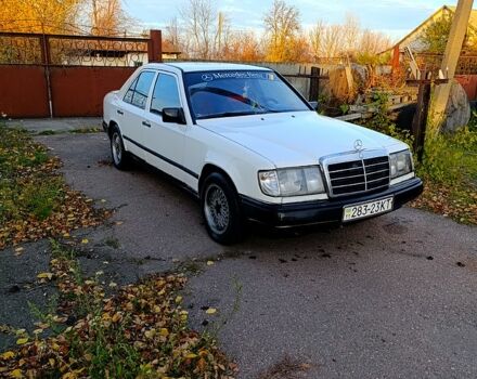 Белый Мерседес Е-Класс, объемом двигателя 2 л и пробегом 250 тыс. км за 1850 $, фото 12 на Automoto.ua