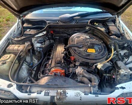 Белый Мерседес Е-Класс, объемом двигателя 2.6 л и пробегом 0 тыс. км за 3000 $, фото 11 на Automoto.ua