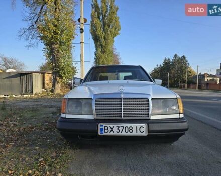 Білий Мерседес Е-Клас, об'ємом двигуна 2 л та пробігом 171 тис. км за 2500 $, фото 8 на Automoto.ua