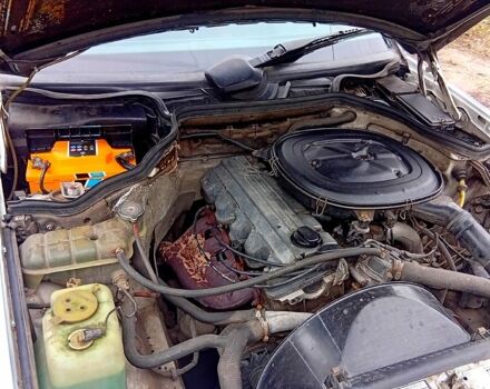 Белый Мерседес Е-Класс, объемом двигателя 2.3 л и пробегом 389 тыс. км за 1400 $, фото 2 на Automoto.ua