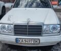 Белый Мерседес Е-Класс, объемом двигателя 2 л и пробегом 415 тыс. км за 2300 $, фото 1 на Automoto.ua