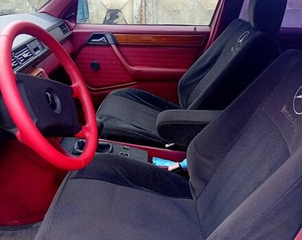 Белый Мерседес Е-Класс, объемом двигателя 2.3 л и пробегом 389 тыс. км за 1400 $, фото 4 на Automoto.ua