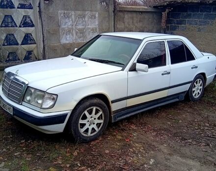 Белый Мерседес Е-Класс, объемом двигателя 2.3 л и пробегом 389 тыс. км за 1400 $, фото 7 на Automoto.ua