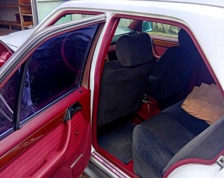 Белый Мерседес Е-Класс, объемом двигателя 2.3 л и пробегом 389 тыс. км за 1400 $, фото 3 на Automoto.ua