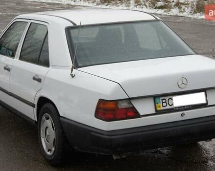 Белый Мерседес Е-Класс, объемом двигателя 2.6 л и пробегом 397 тыс. км за 2200 $, фото 3 на Automoto.ua