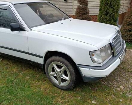 Белый Мерседес Е-Класс, объемом двигателя 2 л и пробегом 200 тыс. км за 4700 $, фото 1 на Automoto.ua