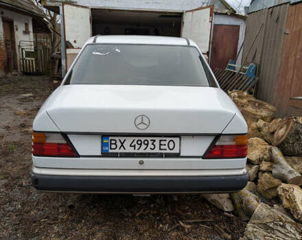 Білий Мерседес Е-Клас, об'ємом двигуна 2 л та пробігом 360 тис. км за 1850 $, фото 1 на Automoto.ua