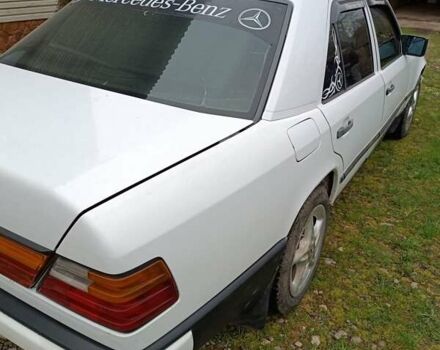 Белый Мерседес Е-Класс, объемом двигателя 2 л и пробегом 200 тыс. км за 4700 $, фото 11 на Automoto.ua