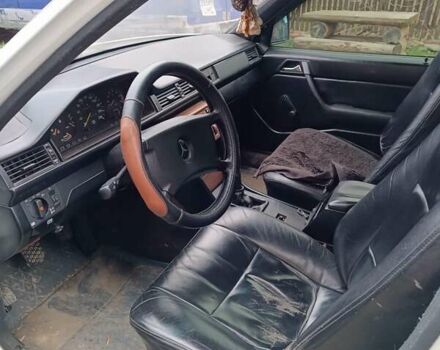 Белый Мерседес Е-Класс, объемом двигателя 2 л и пробегом 200 тыс. км за 4700 $, фото 9 на Automoto.ua