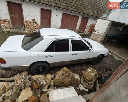 Білий Мерседес Е-Клас, об'ємом двигуна 2 л та пробігом 360 тис. км за 1850 $, фото 3 на Automoto.ua