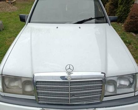 Белый Мерседес Е-Класс, объемом двигателя 2 л и пробегом 200 тыс. км за 4700 $, фото 4 на Automoto.ua