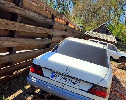 Белый Мерседес Е-Класс, объемом двигателя 2.6 л и пробегом 280 тыс. км за 2499 $, фото 3 на Automoto.ua