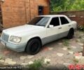 Білий Мерседес Е-Клас, об'ємом двигуна 2 л та пробігом 420 тис. км за 2100 $, фото 2 на Automoto.ua