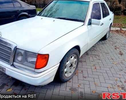 Белый Мерседес Е-Класс, объемом двигателя 2 л и пробегом 500 тыс. км за 1400 $, фото 3 на Automoto.ua