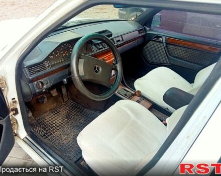 Белый Мерседес Е-Класс, объемом двигателя 2 л и пробегом 500 тыс. км за 1400 $, фото 8 на Automoto.ua