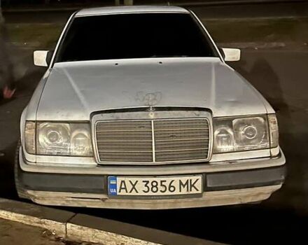 Белый Мерседес Е-Класс, объемом двигателя 2.3 л и пробегом 343 тыс. км за 2700 $, фото 5 на Automoto.ua