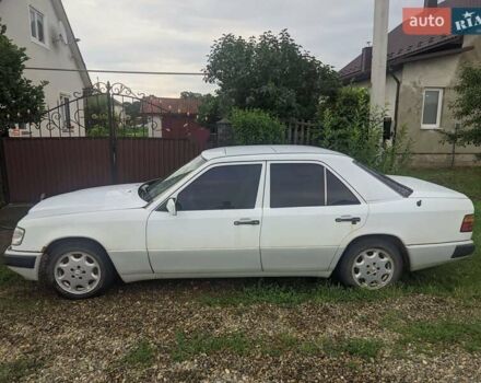 Белый Мерседес Е-Класс, объемом двигателя 2.3 л и пробегом 346 тыс. км за 2200 $, фото 2 на Automoto.ua