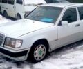 Белый Мерседес Е-Класс, объемом двигателя 2 л и пробегом 386 тыс. км за 2100 $, фото 2 на Automoto.ua