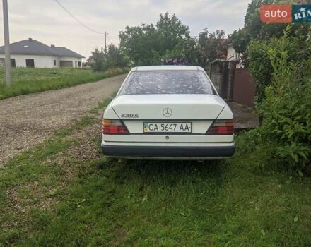 Белый Мерседес Е-Класс, объемом двигателя 2.3 л и пробегом 346 тыс. км за 2200 $, фото 3 на Automoto.ua