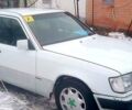 Белый Мерседес Е-Класс, объемом двигателя 2 л и пробегом 386 тыс. км за 2100 $, фото 1 на Automoto.ua