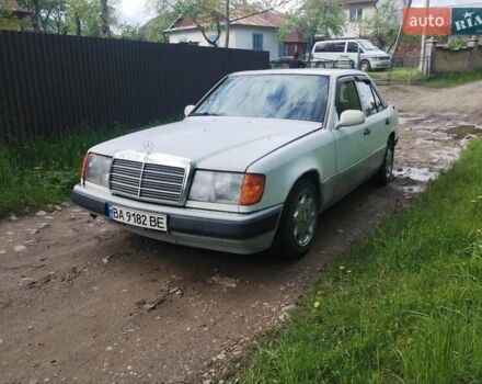 Білий Мерседес Е-Клас, об'ємом двигуна 2 л та пробігом 300 тис. км за 1000 $, фото 3 на Automoto.ua