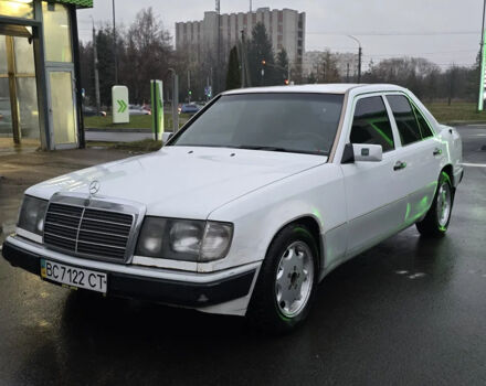 Белый Мерседес Е-Класс, объемом двигателя 2 л и пробегом 357 тыс. км за 1700 $, фото 3 на Automoto.ua