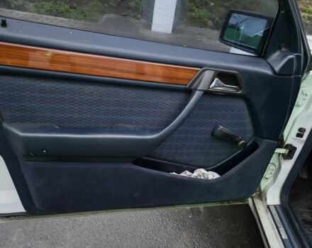 Белый Мерседес Е-Класс, объемом двигателя 2 л и пробегом 357 тыс. км за 1700 $, фото 10 на Automoto.ua