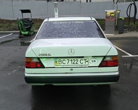 Белый Мерседес Е-Класс, объемом двигателя 2 л и пробегом 357 тыс. км за 1700 $, фото 2 на Automoto.ua