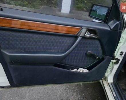 Белый Мерседес Е-Класс, объемом двигателя 2 л и пробегом 357 тыс. км за 1700 $, фото 8 на Automoto.ua