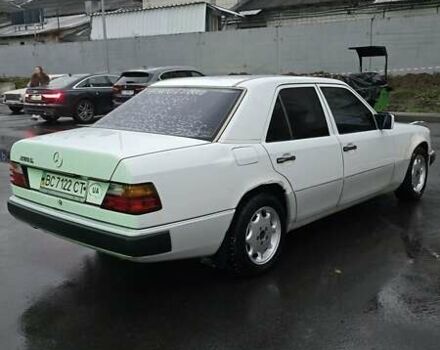 Белый Мерседес Е-Класс, объемом двигателя 2 л и пробегом 357 тыс. км за 1700 $, фото 2 на Automoto.ua