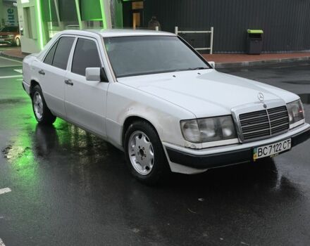 Белый Мерседес Е-Класс, объемом двигателя 2 л и пробегом 357 тыс. км за 1700 $, фото 5 на Automoto.ua