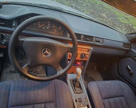 Белый Мерседес Е-Класс, объемом двигателя 2 л и пробегом 357 тыс. км за 1700 $, фото 9 на Automoto.ua