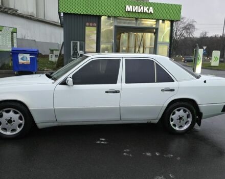 Белый Мерседес Е-Класс, объемом двигателя 2 л и пробегом 357 тыс. км за 1700 $, фото 7 на Automoto.ua