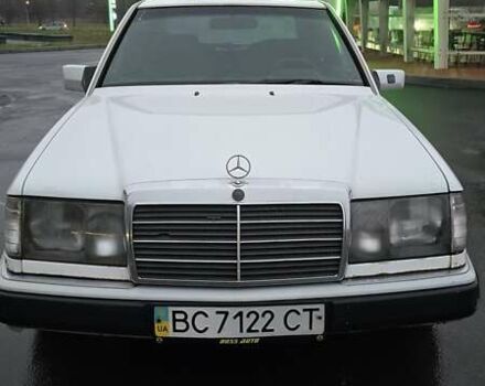 Белый Мерседес Е-Класс, объемом двигателя 2 л и пробегом 357 тыс. км за 1700 $, фото 4 на Automoto.ua