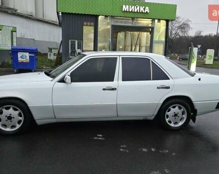 Белый Мерседес Е-Класс, объемом двигателя 2 л и пробегом 357 тыс. км за 1700 $, фото 5 на Automoto.ua